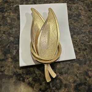 Elegant Gold Leaf Brooch